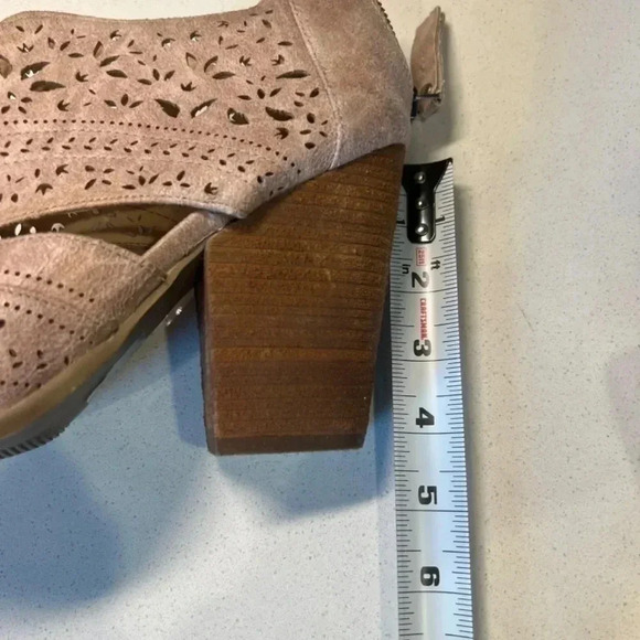Latigo Tan Cutout Strap Back Heels Size 10 - Picture 5 of 13